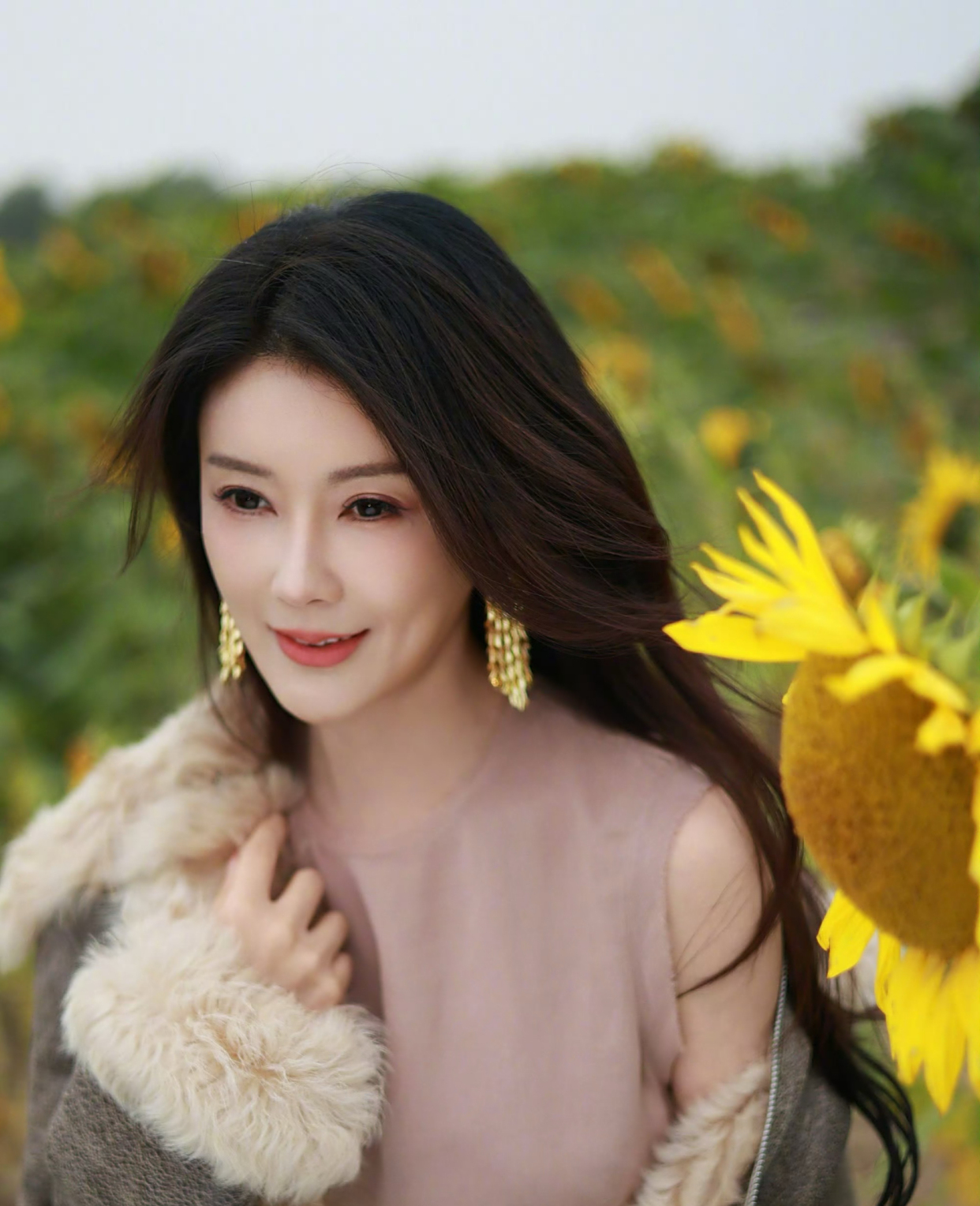 37岁于朦胧被证实坠亡,甘薇刘芮麟发声悼念,10年老粉难以接受