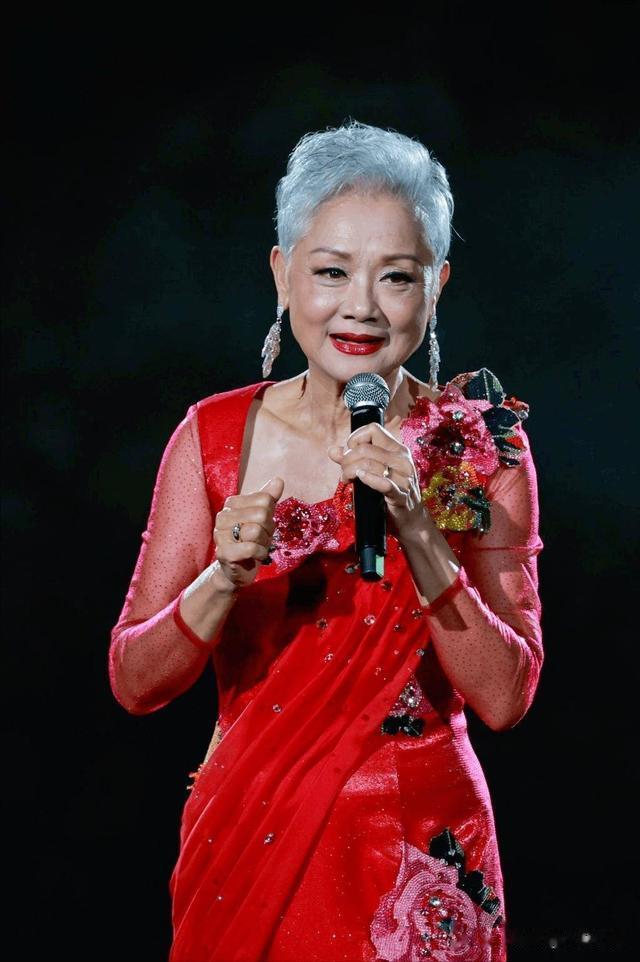 她靠《上海滩》赚了16套豪宅，全球旅游享受人生，如今成不老传奇