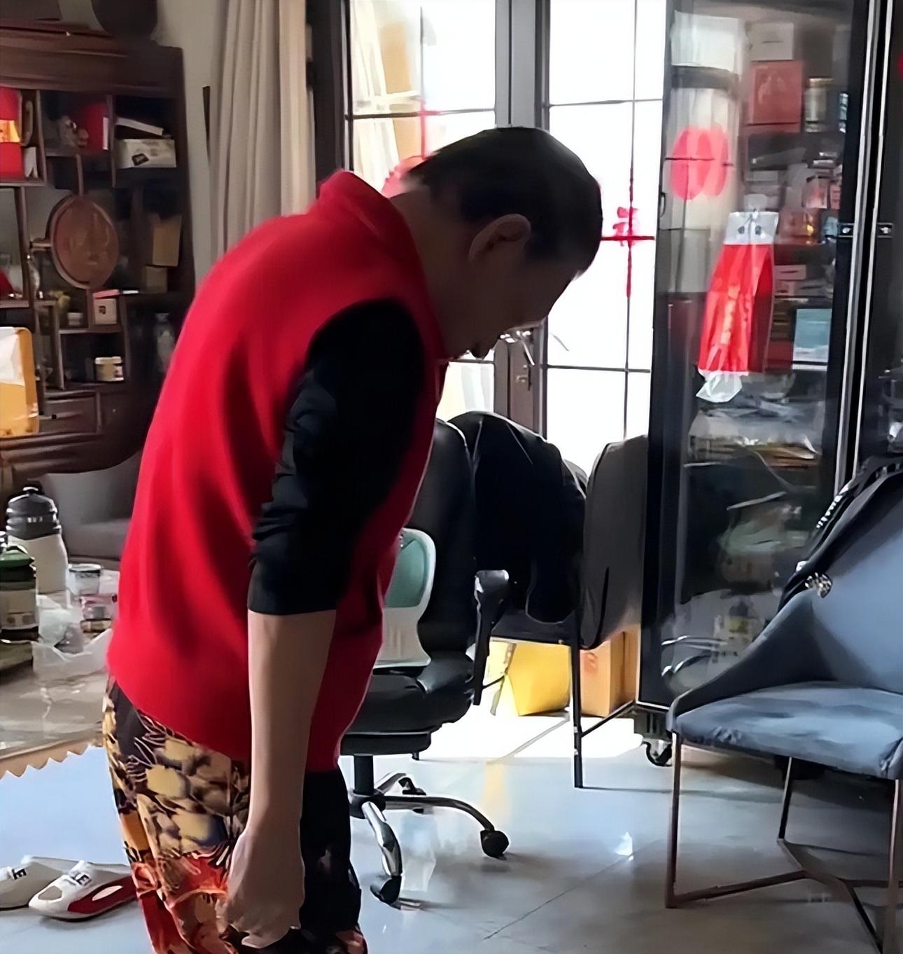 79岁侯耀华晚年凄凉！独居北京无人照料，别墅内又脏又乱无处下脚