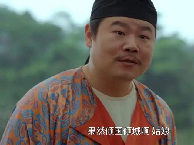 一张大驴脸,皮肤黑的透亮,却要演“倾国倾城”,郝蕾的话说对了