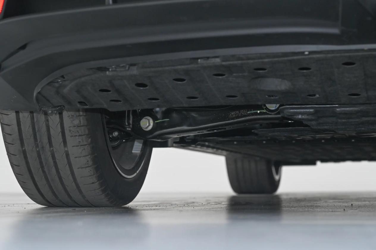 大满配，全系激光雷达+磁流变悬架，预售13.99万起，深蓝L06来了