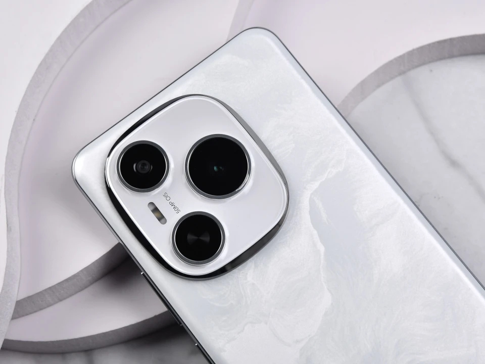 荣耀还是妥协了,256GB+8000mAh+反向充电,售价突降至1529元