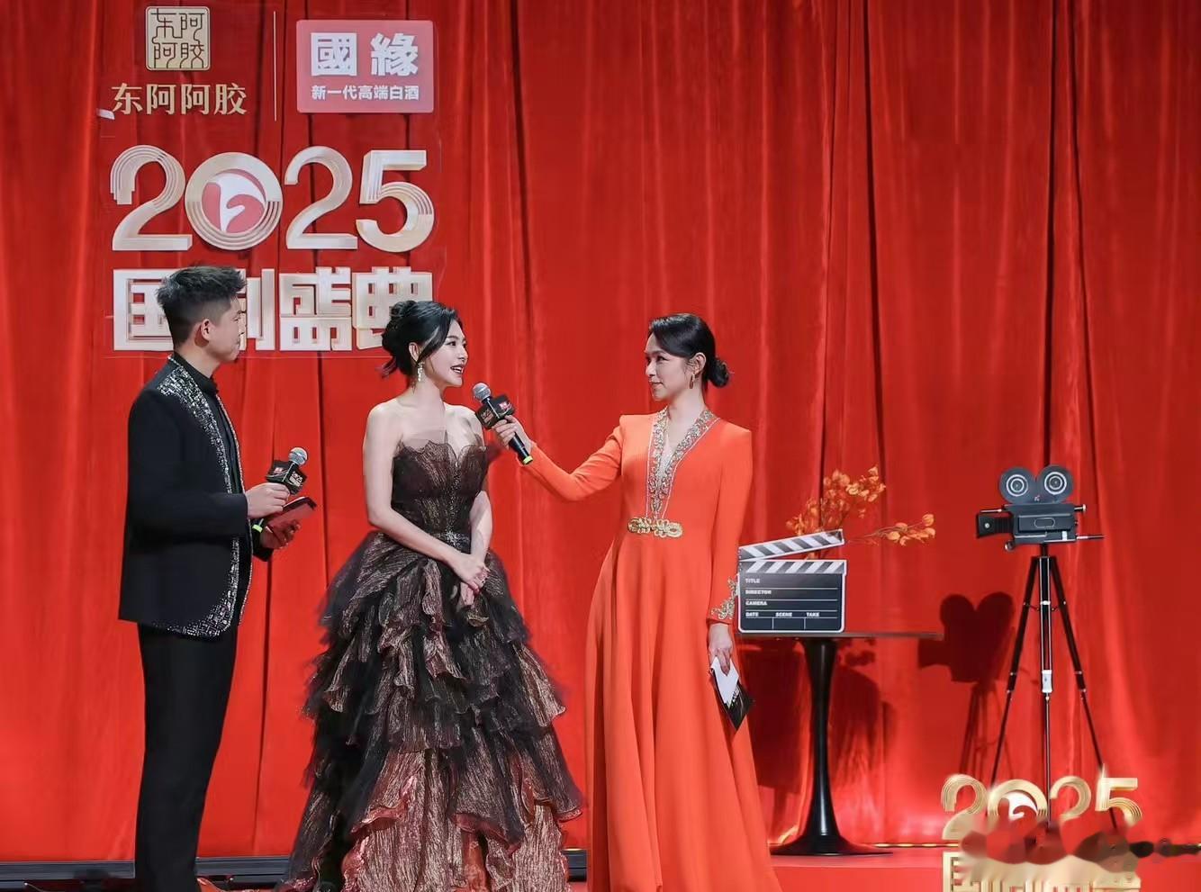 聚焦2025国剧盛典红毯：陈都灵素雅，张雨绮明艳，吴宣仪甜美