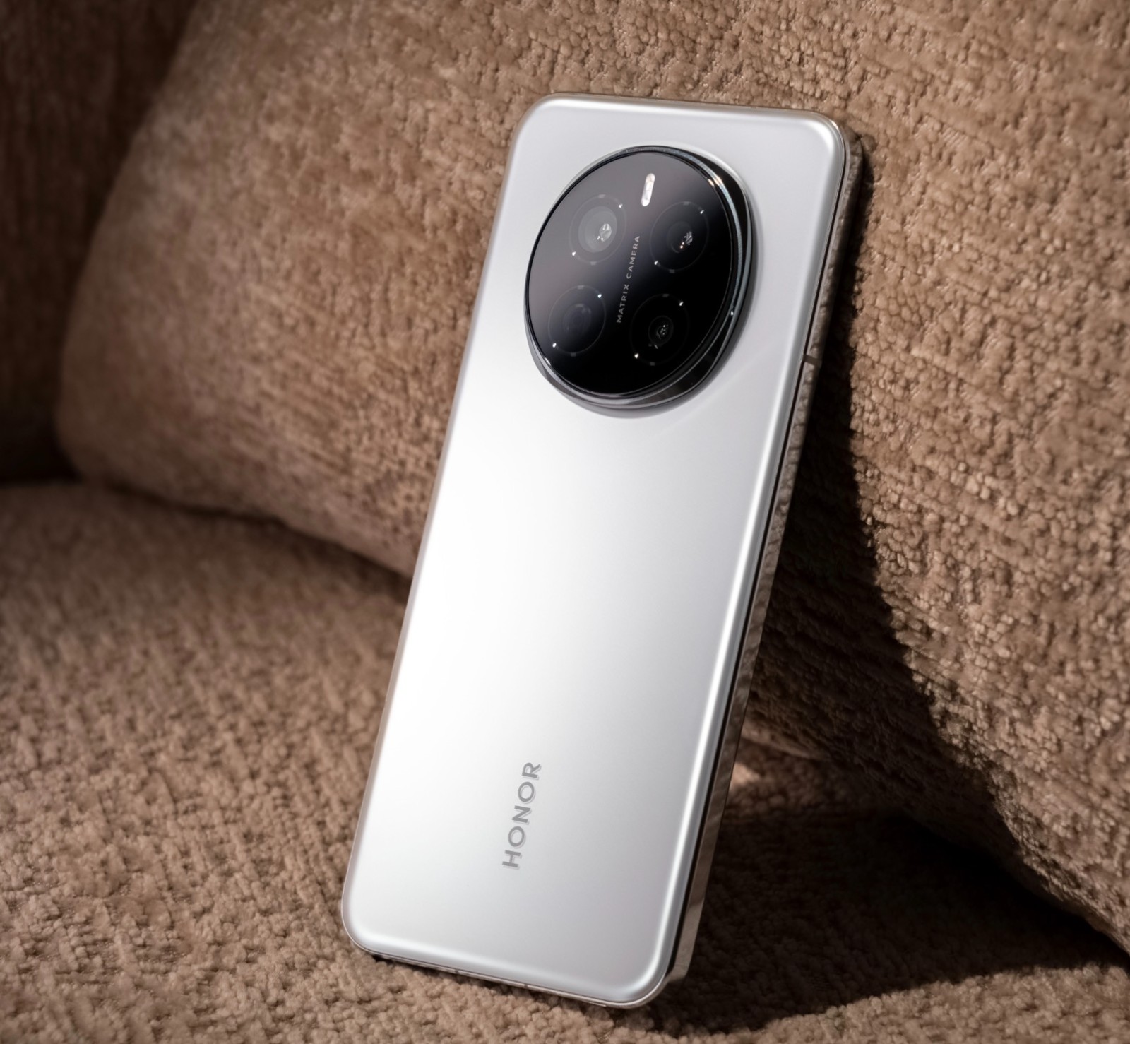 榮耀618努力清倉，16G+512G跌價1249元，驍龍8至尊版+50倍變焦