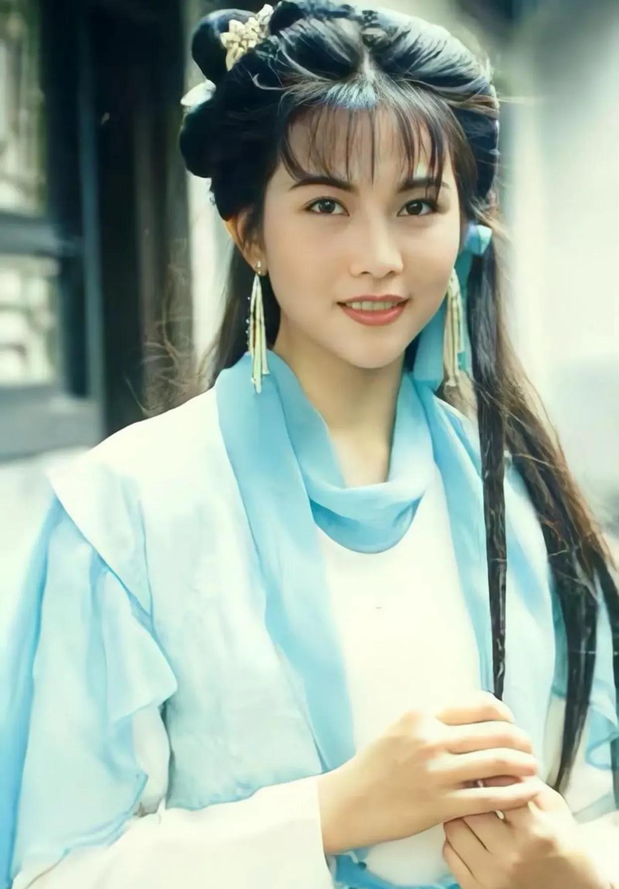 好美！52岁蔡少芬随便一收拾，秒变风华绝代的美人，张晋真幸福