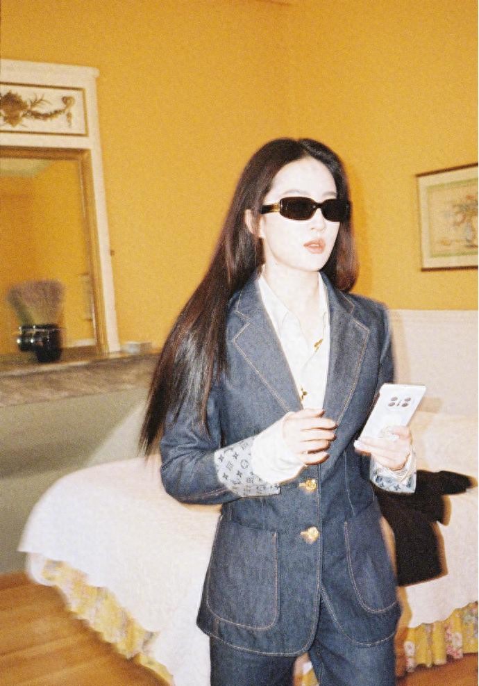 刘亦菲是一个背影，就能让人神魂颠倒的女人。