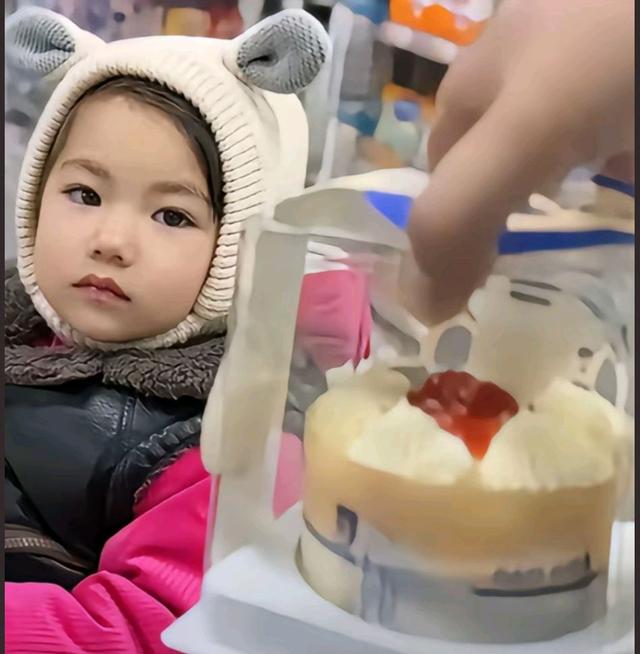 杨二狗的巴铁前妻想获得工作签回中国，儿子模样曝光