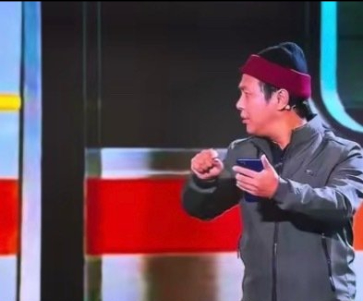 宋小宝舞台即兴救场，这才是真正的喜剧人