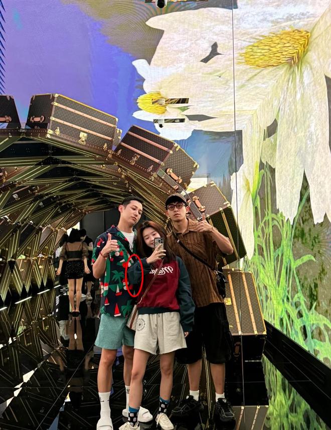 宋伊人卷入风波,被扒是于朦胧邻居常和极光光聚会,平台发声