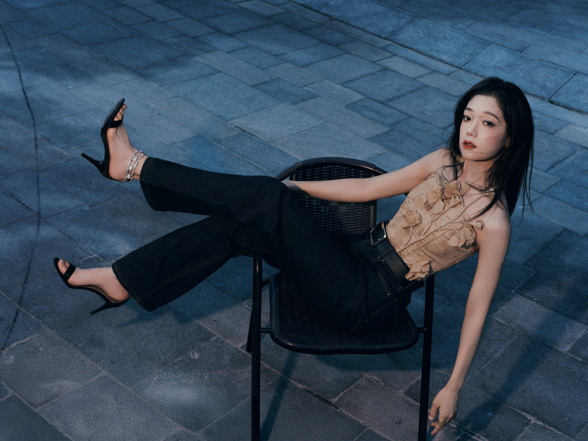 希林娜依高的美脚， 灵动初秋诗篇