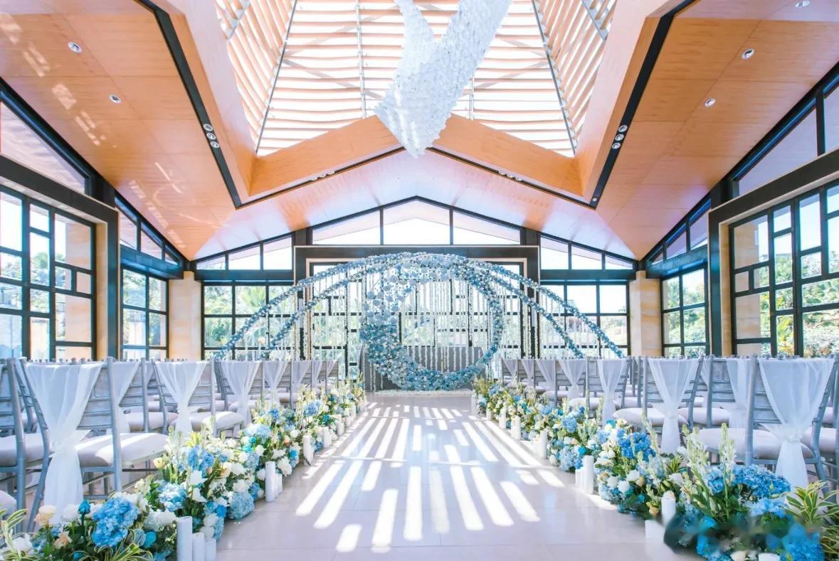 女星浪漫的婚礼布置：张馨予的白色鸢尾花，颖儿的多彩竹蜻蜓