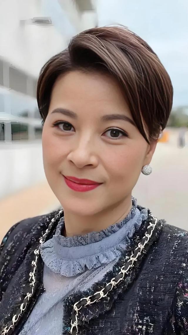 黎燕珊:亚视首位选美冠军