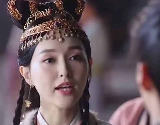 官媒发文,高调官宣唐嫣喜讯,她在2025年底打了场漂亮的翻身仗