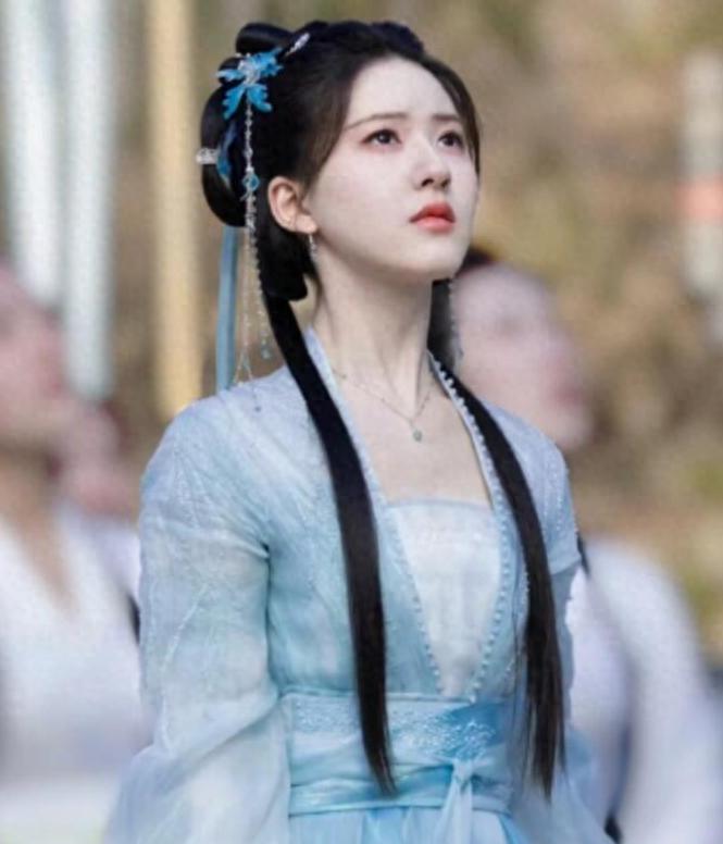 女星蓝色古装有多绝？赵露思灵动卢昱晓太温柔，看到唐嫣：爱了！