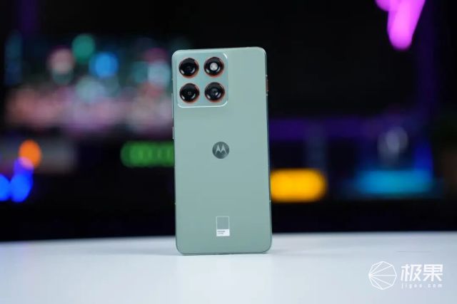 輕薄旗艦新標桿：聯想 moto X70 Air 測評