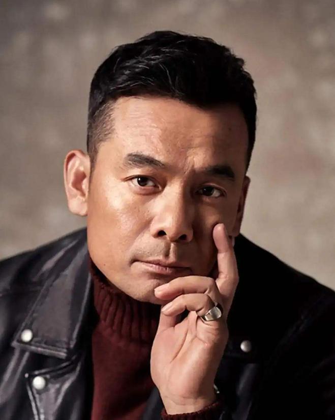 父亲是著名导演,他却“窝囊”35年没人理,直到遇66岁迟蓬才大火