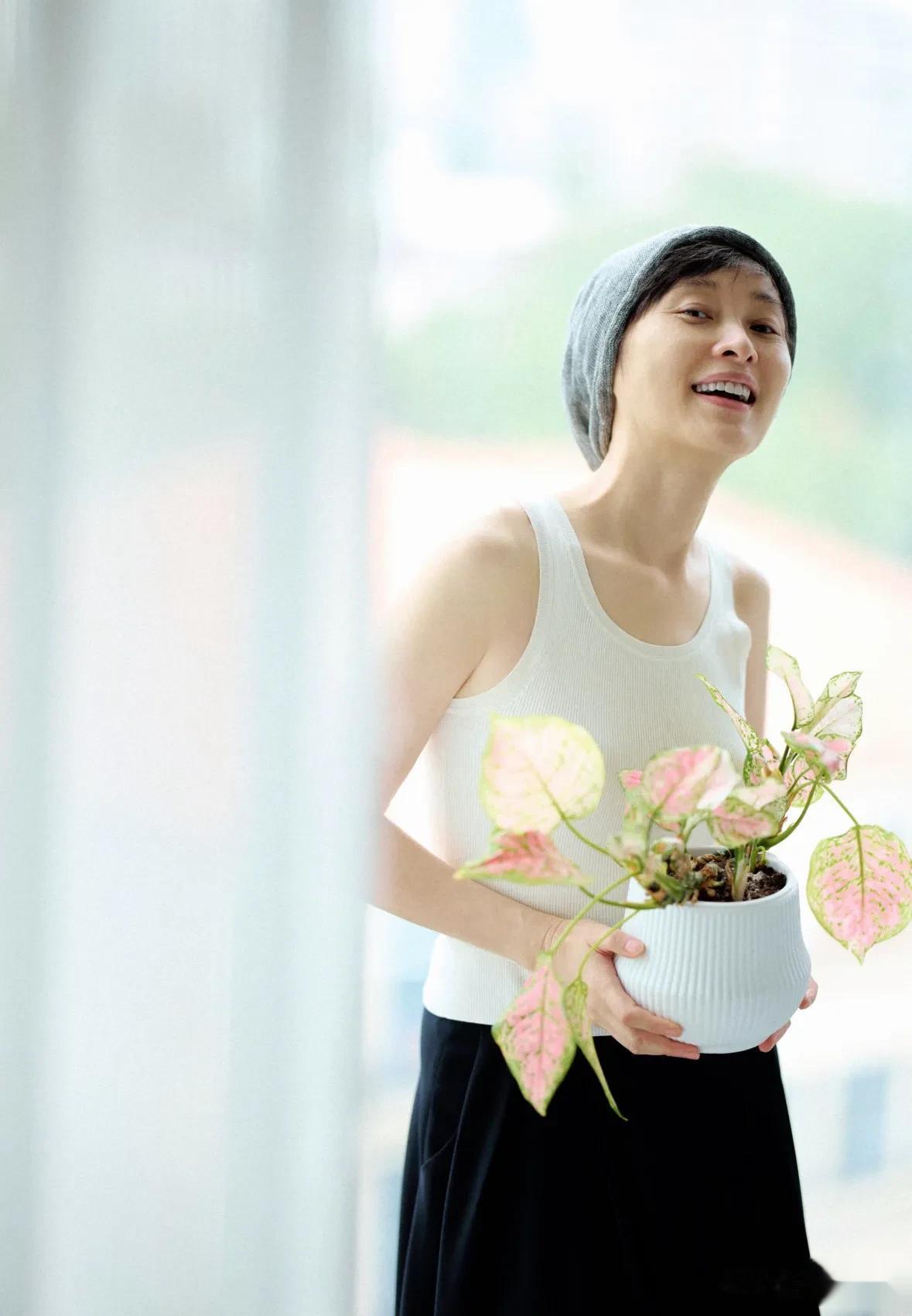 吴越晒出大平层新房,为方便父母亲自装修,一年操劳皱纹都深了