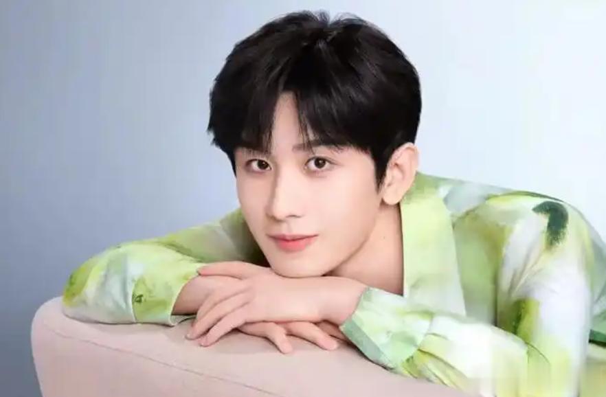 人民日报直播专访35岁成毅，只字不提演技二字，却字字珠玑