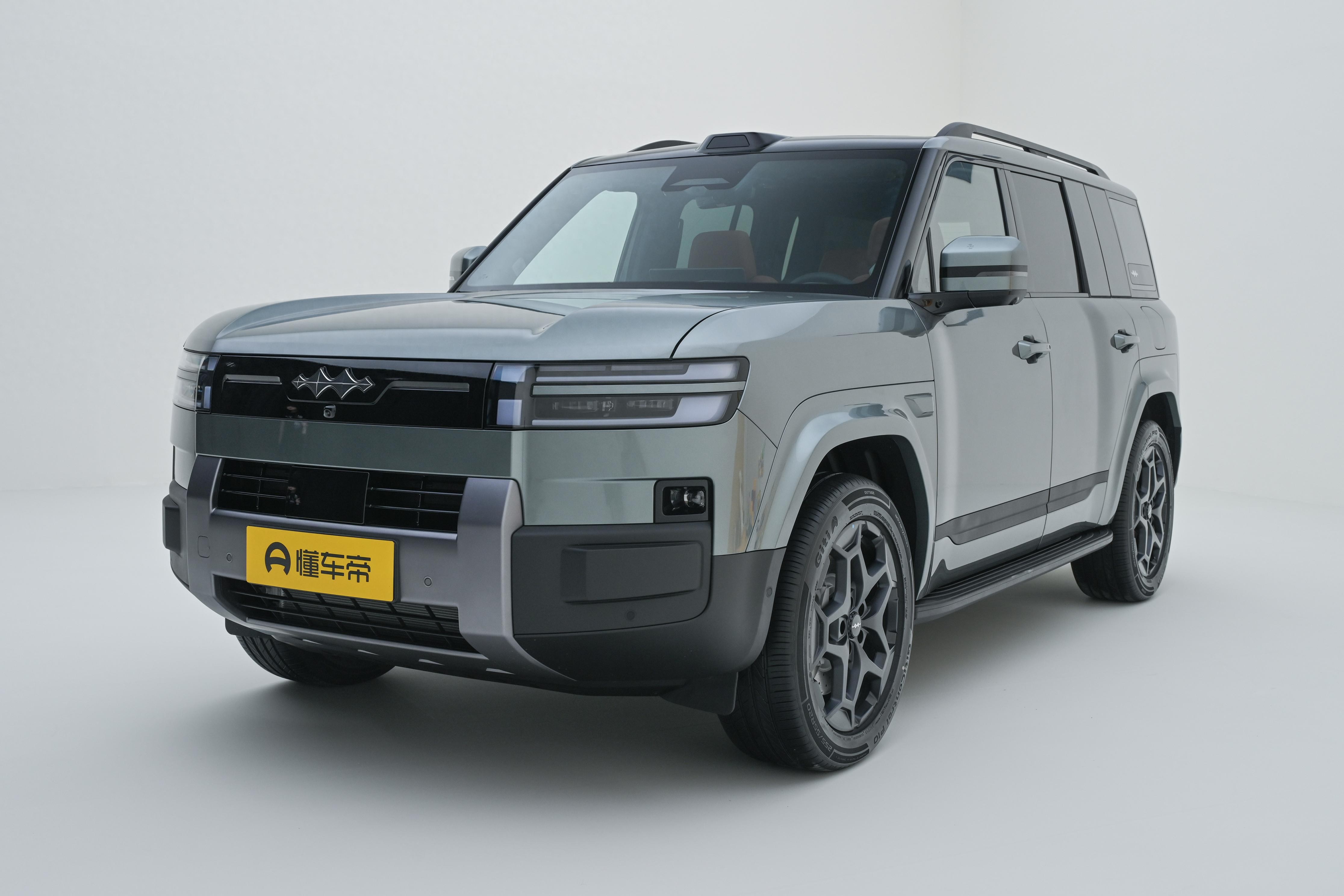 方程豹钛7到店!比理想L6更大,怀挡+冰箱+1300km续航炸场