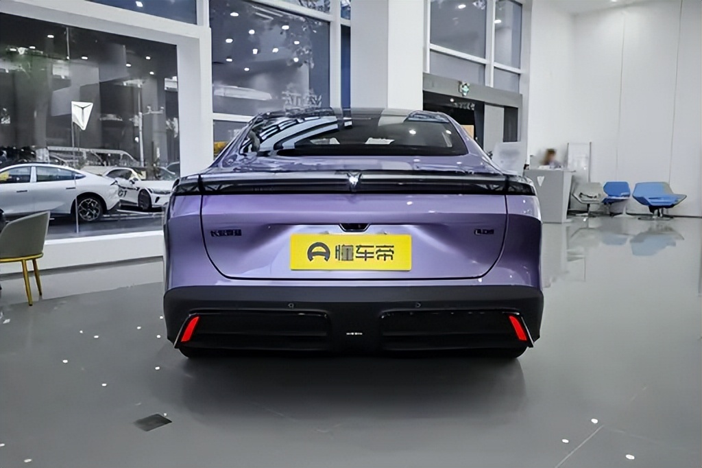 智能配置拉满，纯电续航670km，这样的轿跑还挑什么？