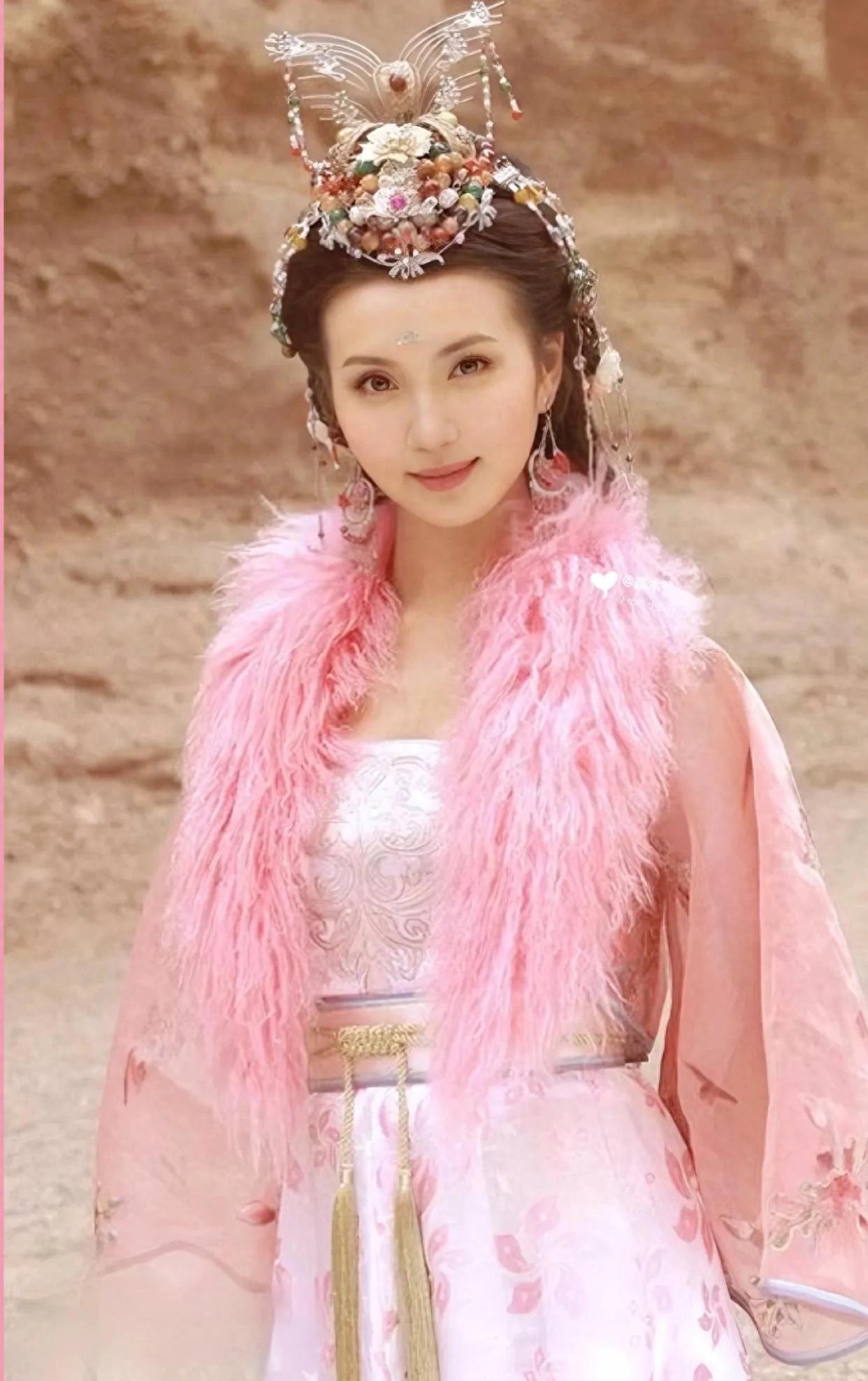 风姿绰约！46岁陈好晒度假美照，看着像30岁，不愧是“万人迷”