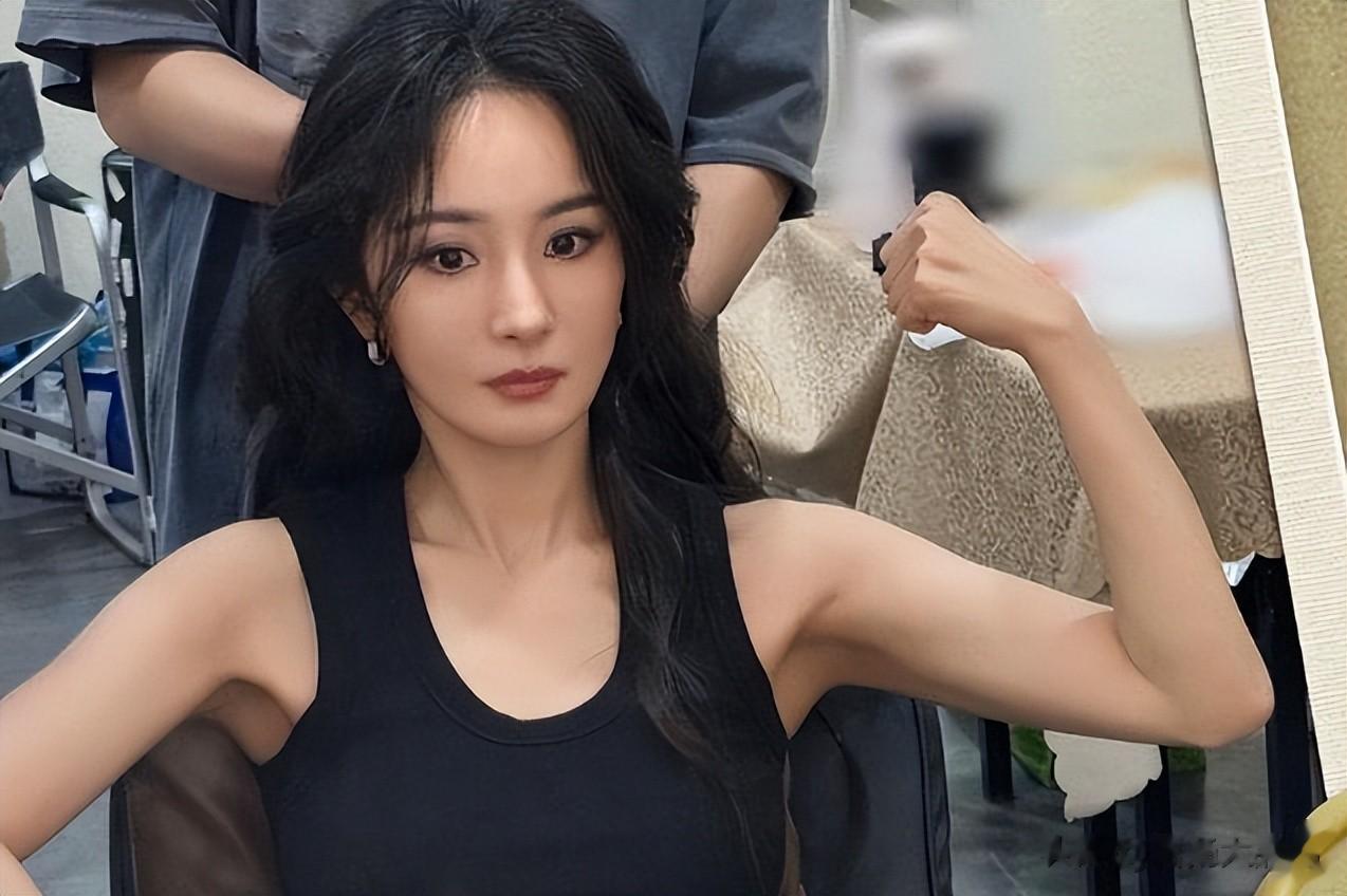 杨幂的腿，倪妮的臀，宋轶的腰，85花的好身材终于藏不住了