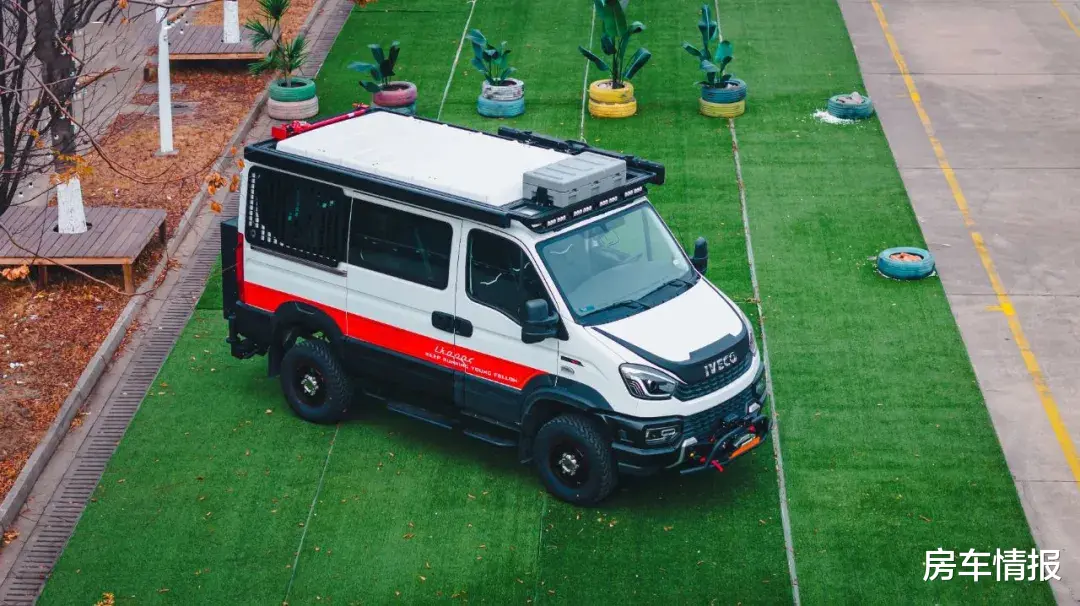 真男人就玩这个！依维柯4驱越野宿营车，上山下河特别轻松