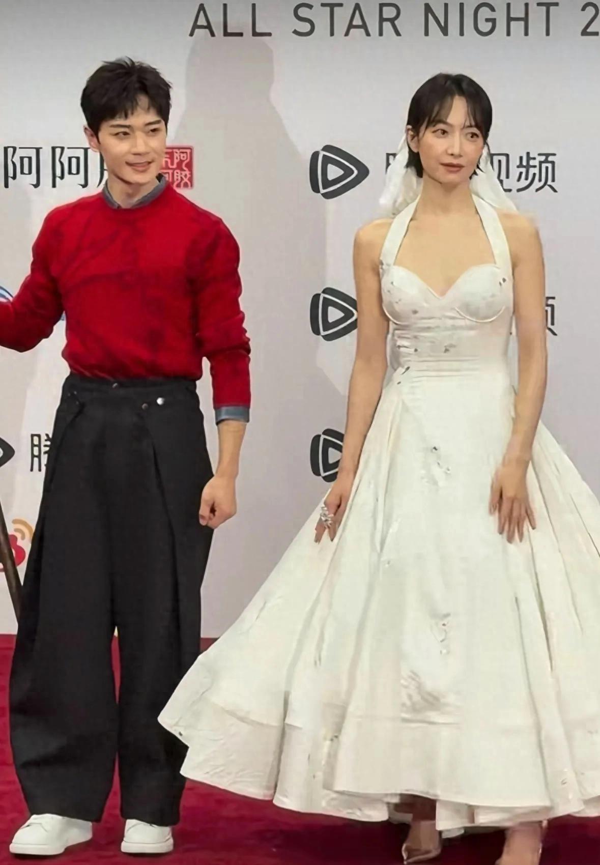 宋茜红毯两套丑衣服上身，一套比一套灾难，造型师被喊话回家种地