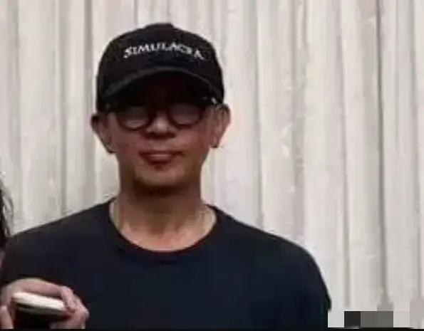 小S和光头被曝现身日本,两人状态极好。许雅筠依旧沉默态度成谜