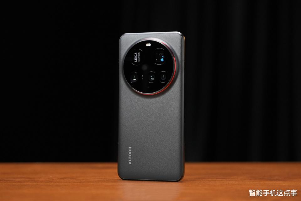 小米16 Ultra再次被確認：大直屏+大R角設計，影像聯名也有變化