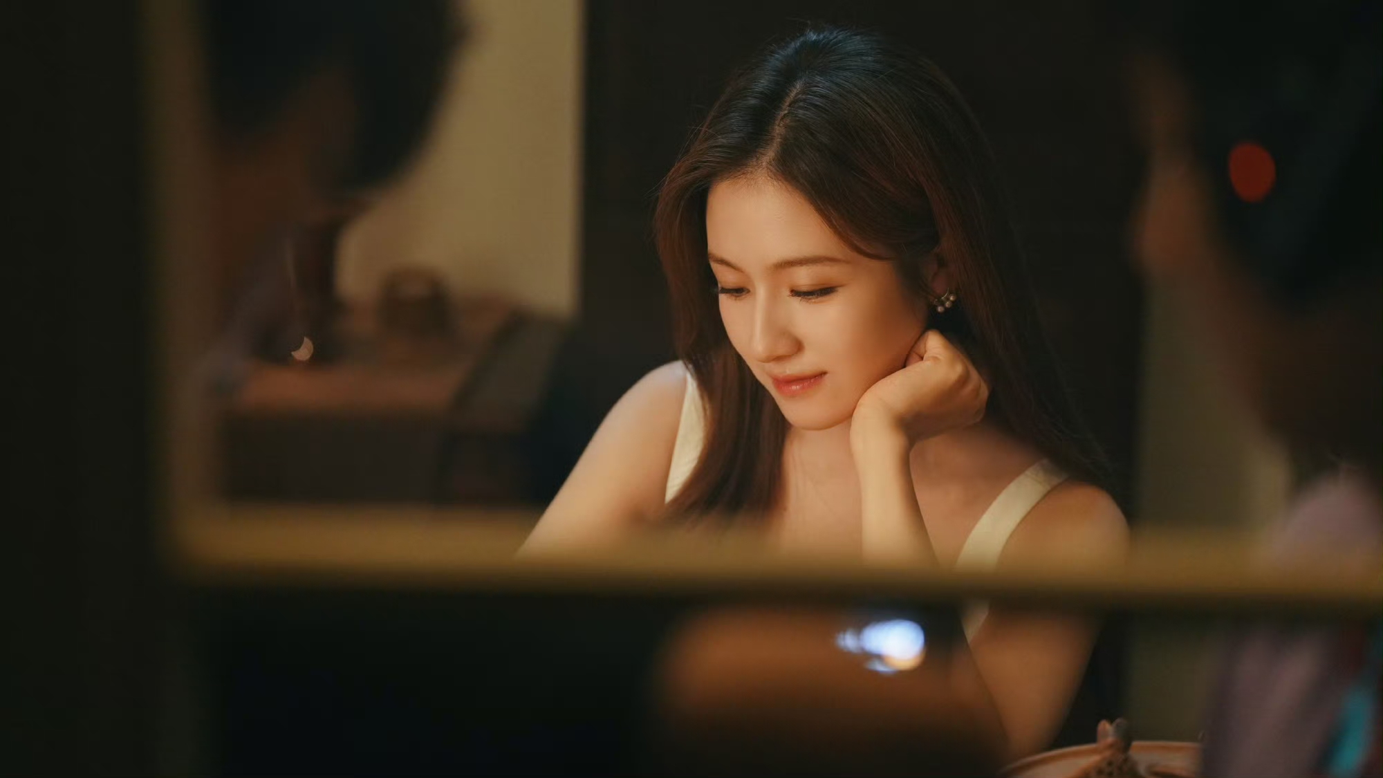 李兰迪 淡黄的长裙蓬松的头发 好明媚的一组美照