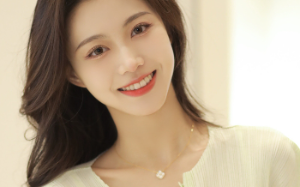 女秘书是老公救命恩人，他假扮男友给她解围，还让我大度点先让他们结婚，我点头后他又说我无情