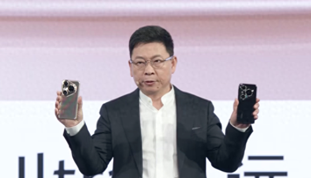 一万块的华为 Pura80 Ultra 是个「怪东西」，但我希望手机们都能变怪一点