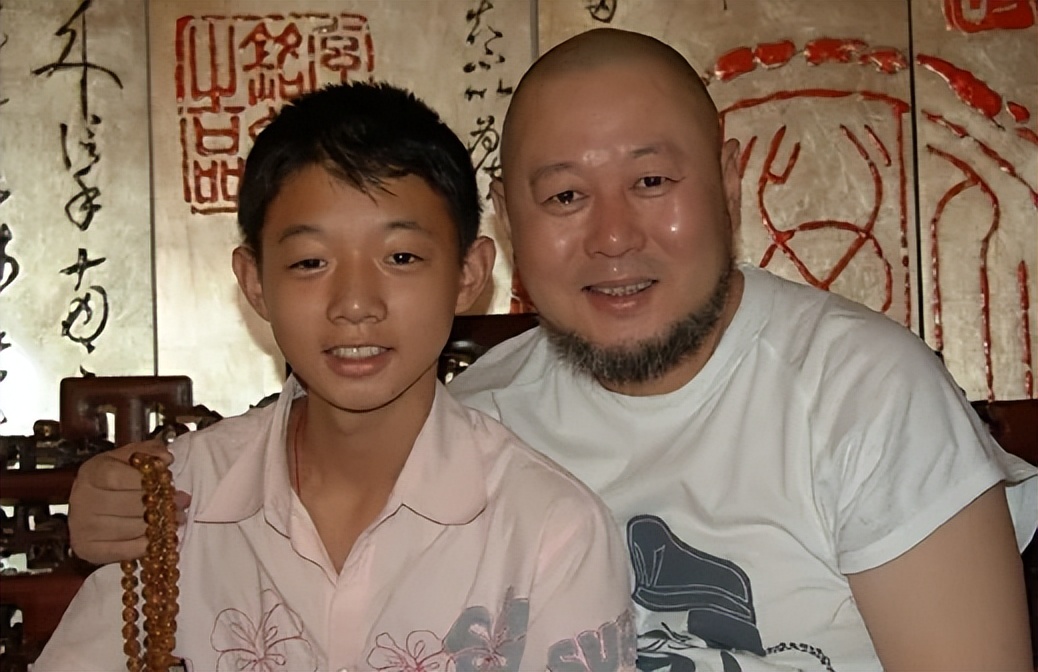 退圈4年，35岁霍尊终于传来喜讯，刘欢当年的评价，终于有人信了