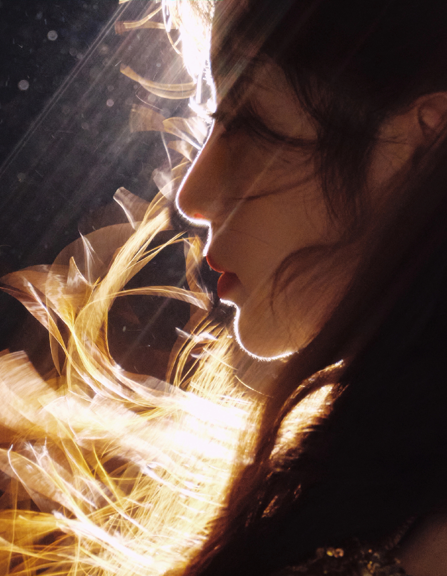 田曦薇星光大赏出图，穿金色流苏裙，完全女王来的，期待红毯呀！