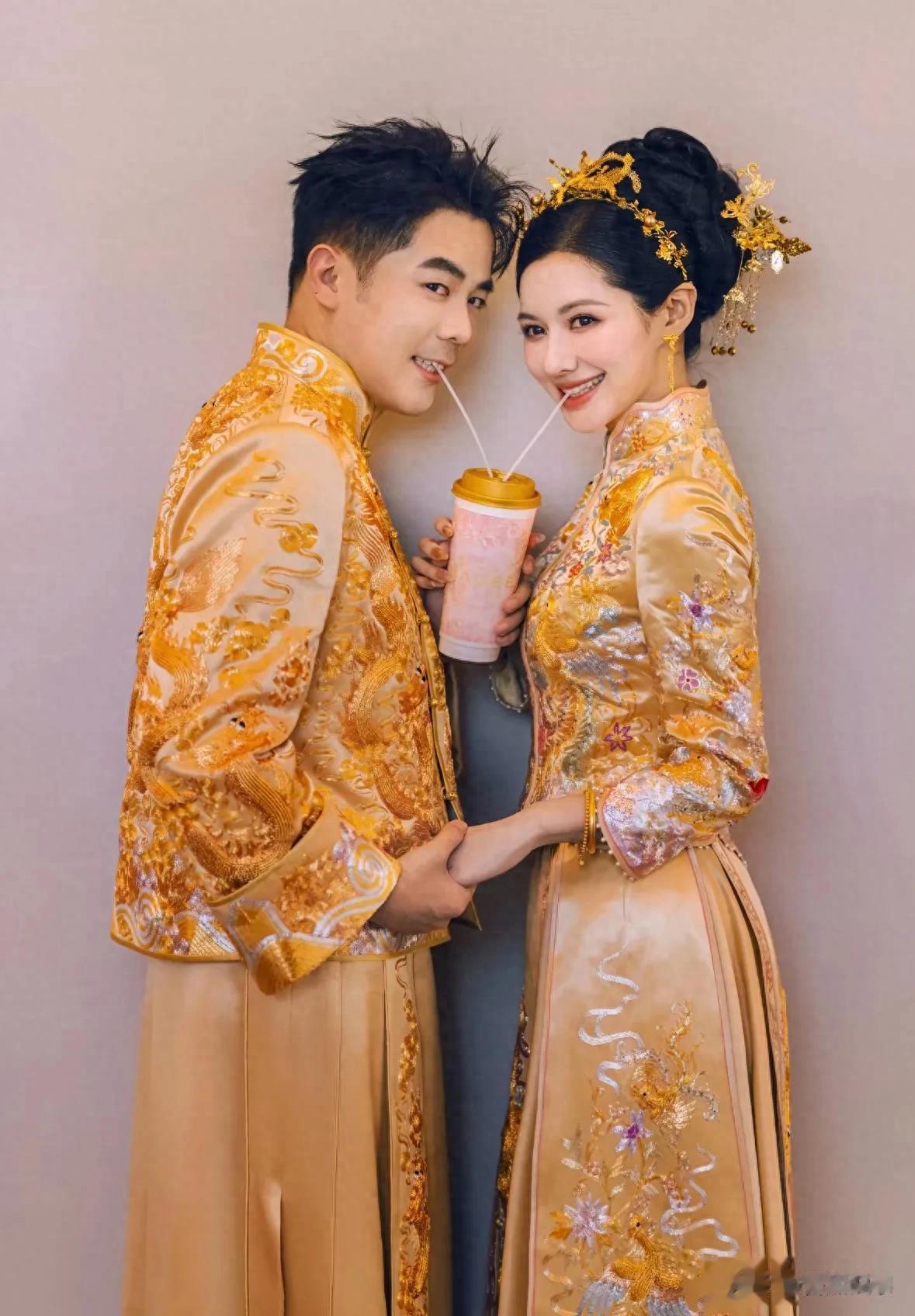 文咏珊产后首次亮相!现身霸王茶姬婚礼穿粉色旗袍,身材气质满分