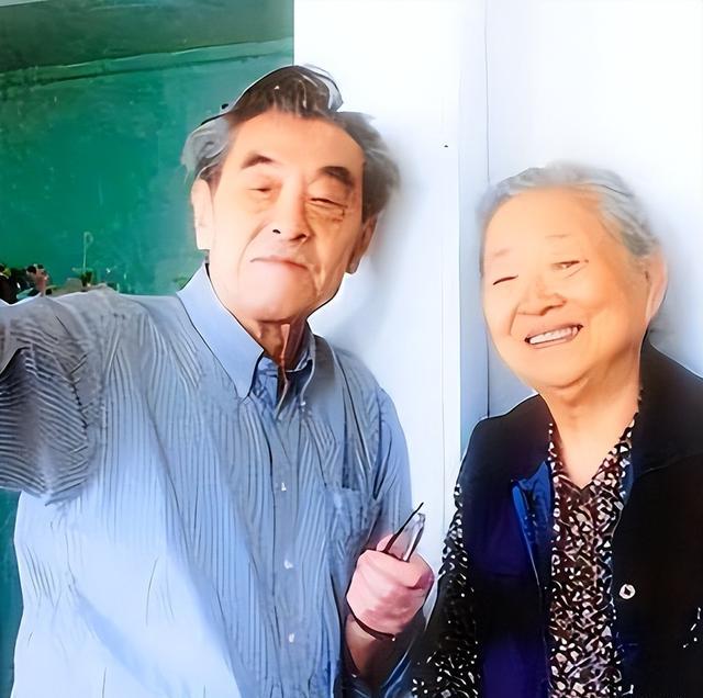 濮存昕:家人相继离世,如今72岁不敢老去,还要照顾年迈的老母亲