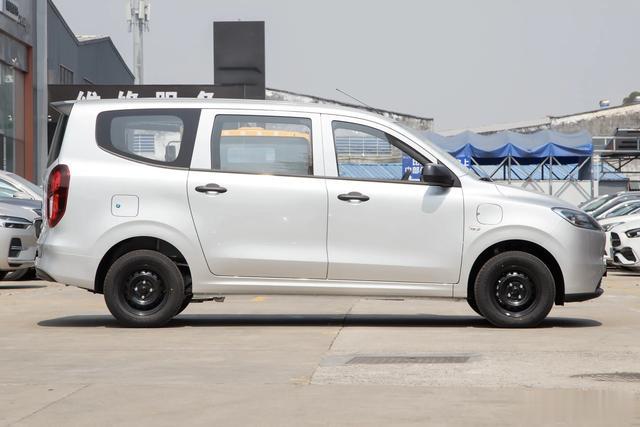 五菱又出“神车”！油耗2.42L，满油电跑1000km，又要卖爆？