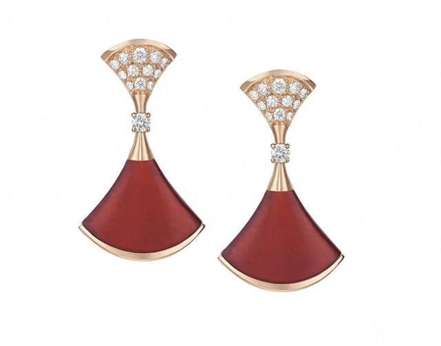 女星中式婚服佩戴的耳环：林心如的红宝石，唐艺昕的蓝粉宝石