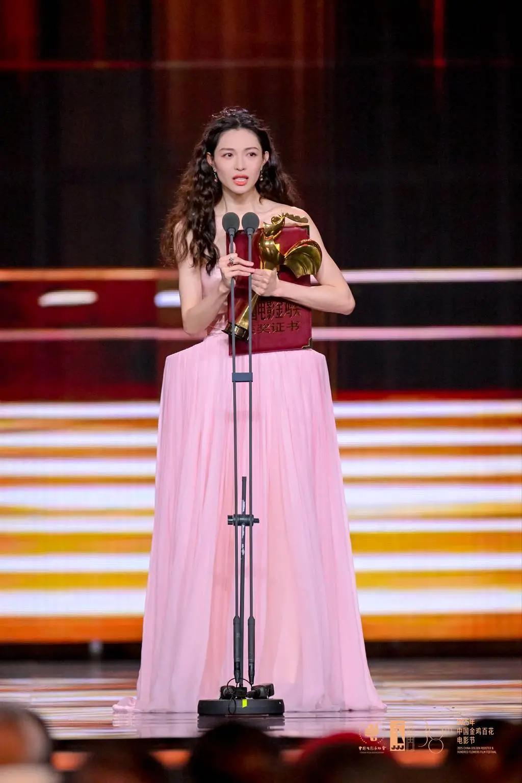 金鸡奖被嘲太水!钟楚曦拿女配,陈思诚拿最佳导演,你认可吗?