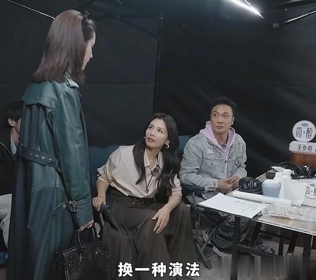 演员脸多重要,馒头脸刘雨欣遇上天然脸哈尼克孜,演技再好也没用