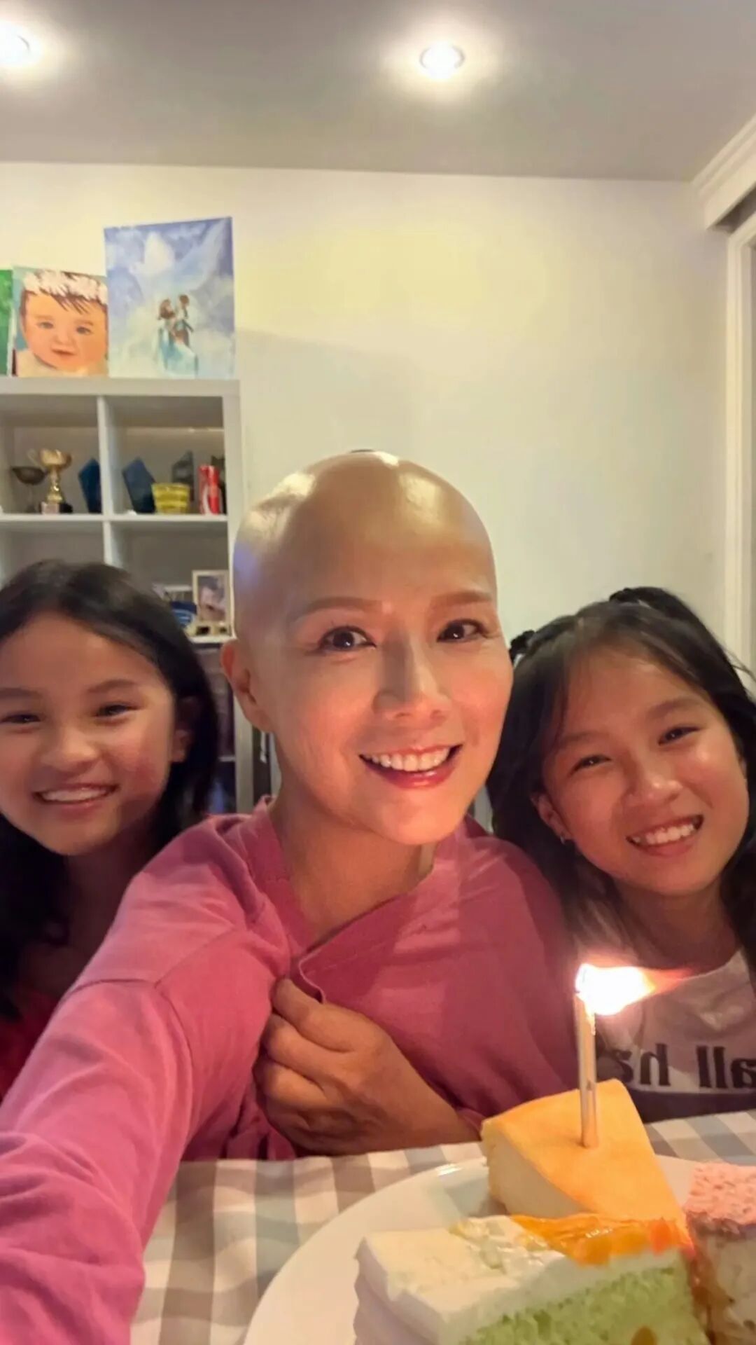 前港姐乳癌复发痛到无法站立,全靠两女儿支持乐观抗癌魔