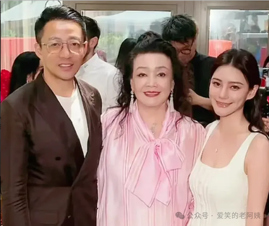 汪小菲低调大婚!四合院内儿女见证,张兰一句话暴露婆媳真实关系