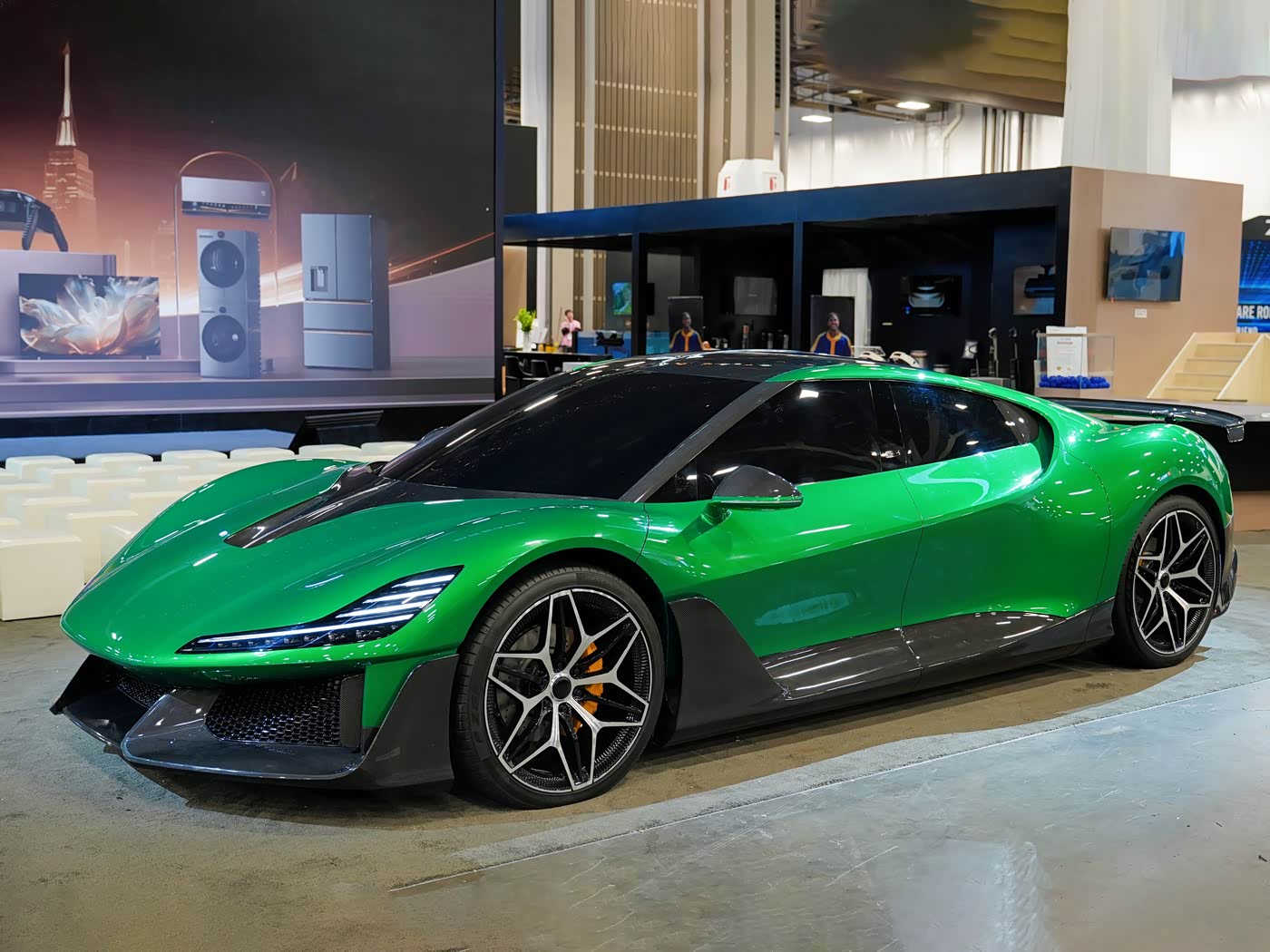 中国智能家电品牌追觅概念超跑亮相！颜值超法拉利， 拥有1876马力