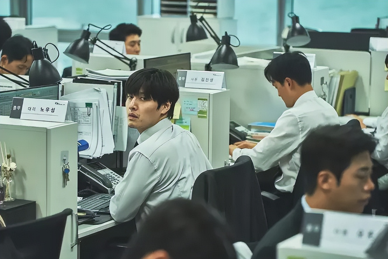 半年之内连爆3次,他终于红成了顶流