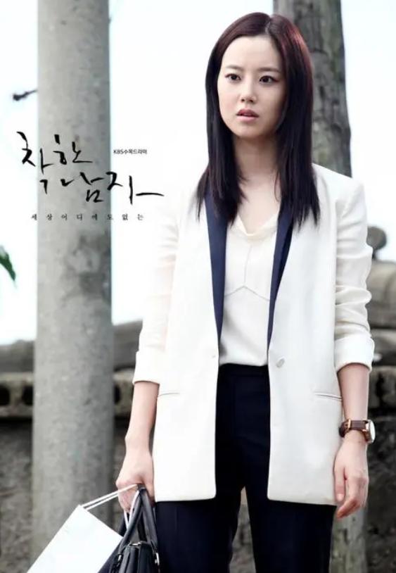 她是韩国真正的韩国“氧气美女” 长相温润漂亮，出道18年零绯闻