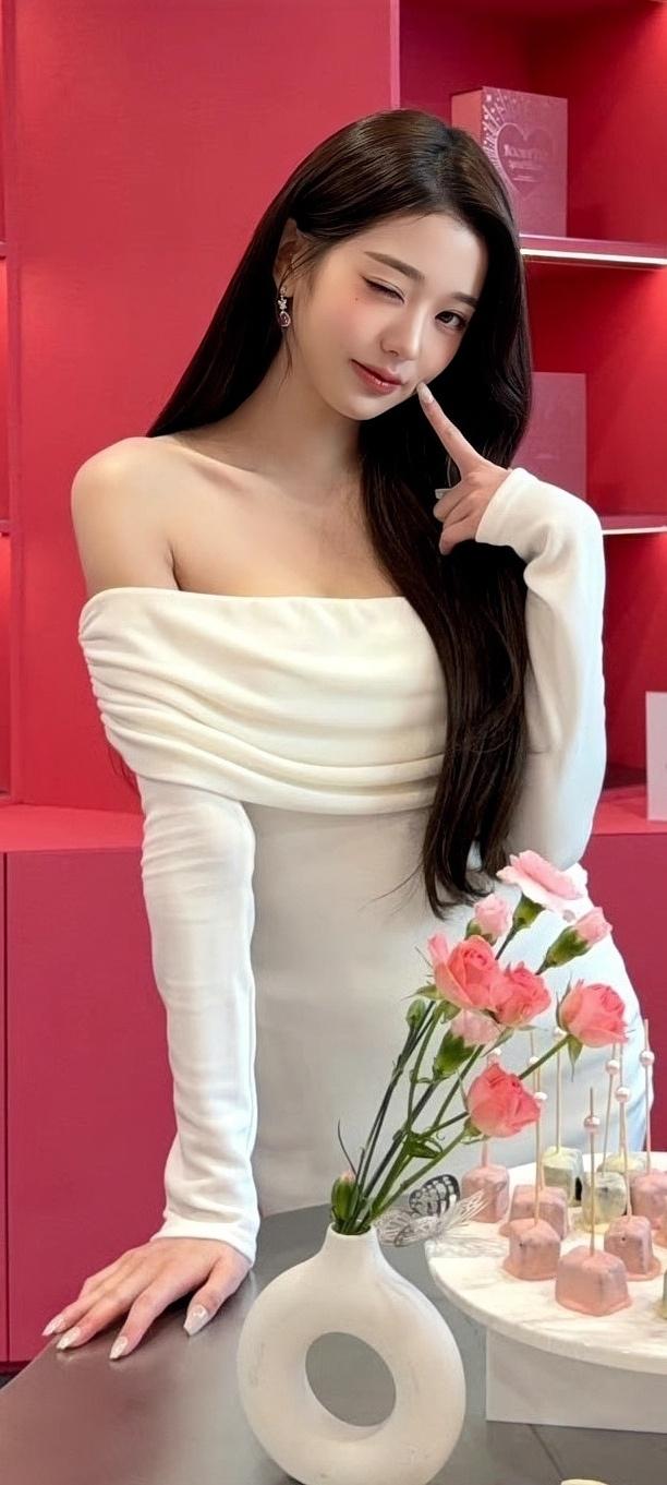 张元英白裙造型好灵动，甜妹氛围感绝了