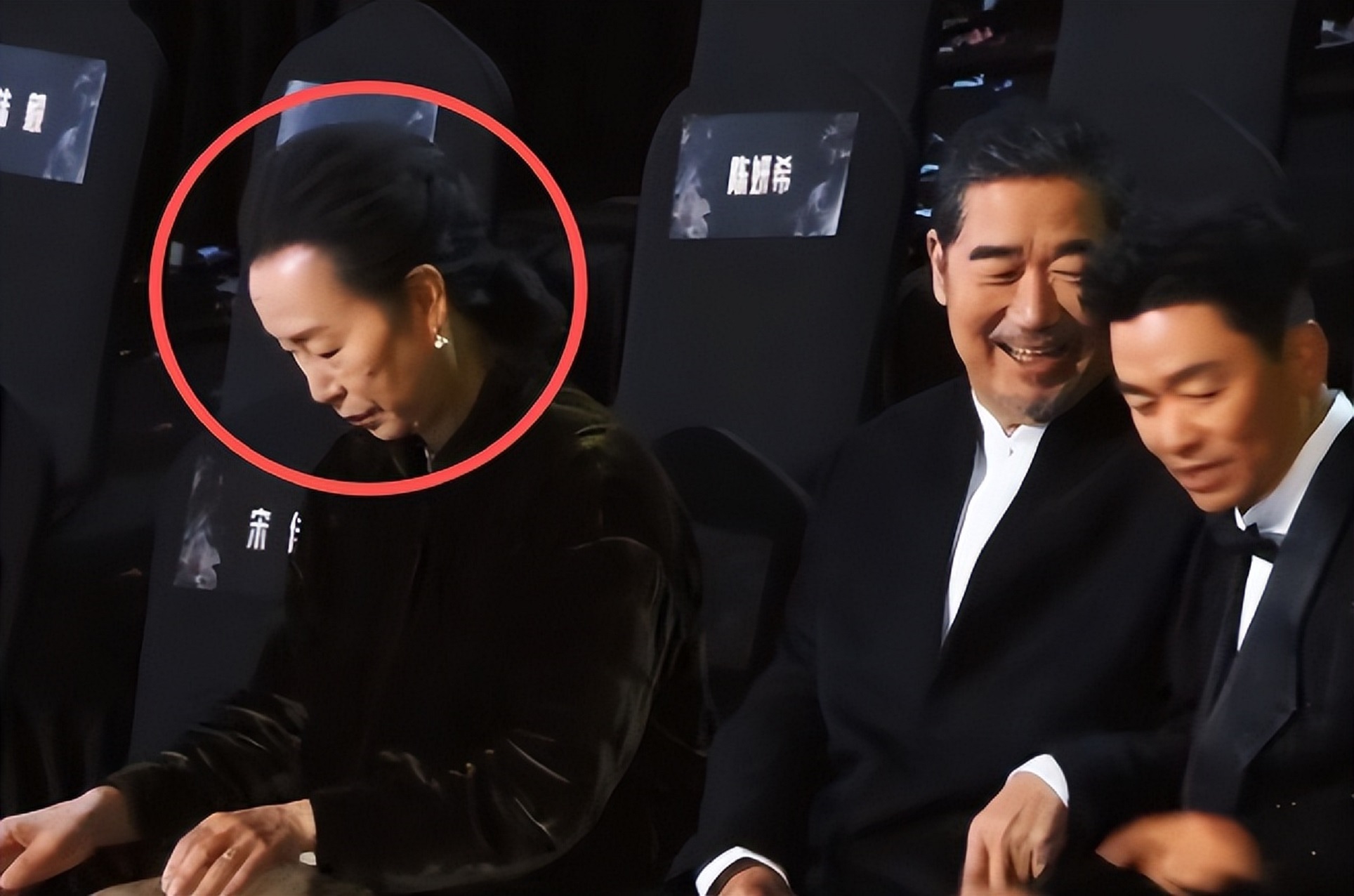 孩子父亲真相大白仅1月后，奚美娟低调露面，手足无措，落寞呆坐