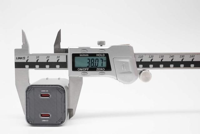 便攜與性能兼得？紅魔氘鋒能量塊mini65W充電器評測