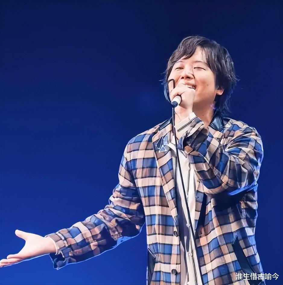 山口百惠的两个儿子：穿西装一个文雅一个英武，不输爸爸三浦友和